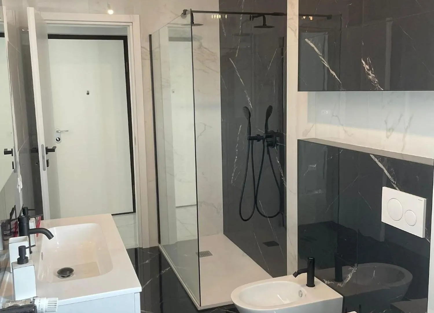 Luxury Home 100 Mq A Stone'S Throw From The Duomo ميلان شقة